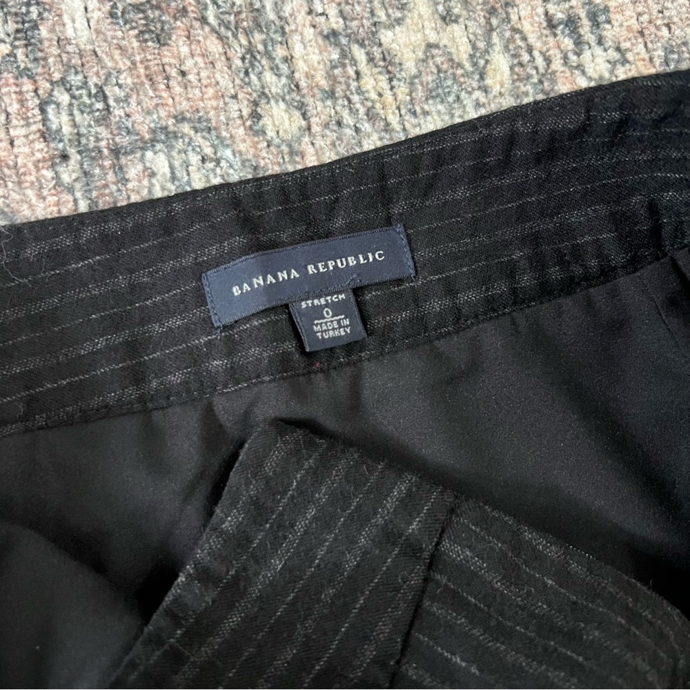 Banana Republic Black Pinstriped Wool Mini Skirt Womens Size 0 - Picture 12 of 14